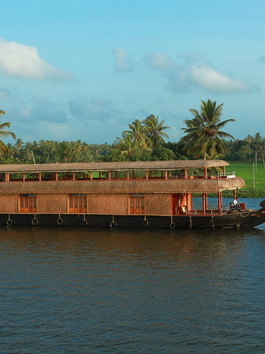 Kerala backwaters luxury houseboat